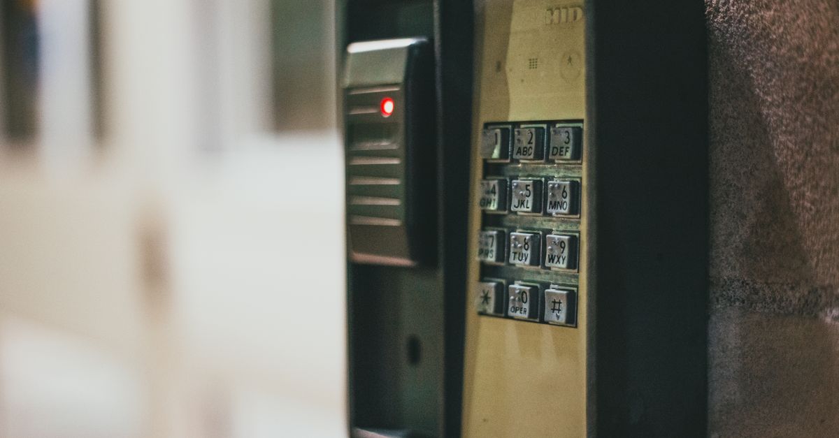 Emergency Commercial Locksmith Response That Minimises Downtime — Toronto Iron Key Locksmith